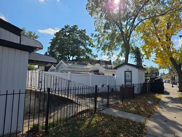 140-04 123rd AVE, Jamaica, NY 11436