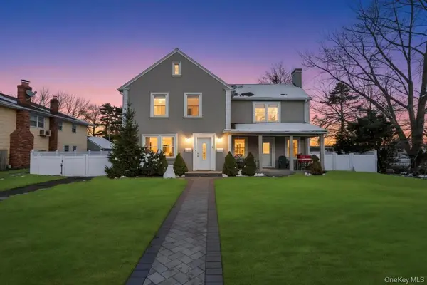 32 Longfellow AVE, Westbury, NY 11590