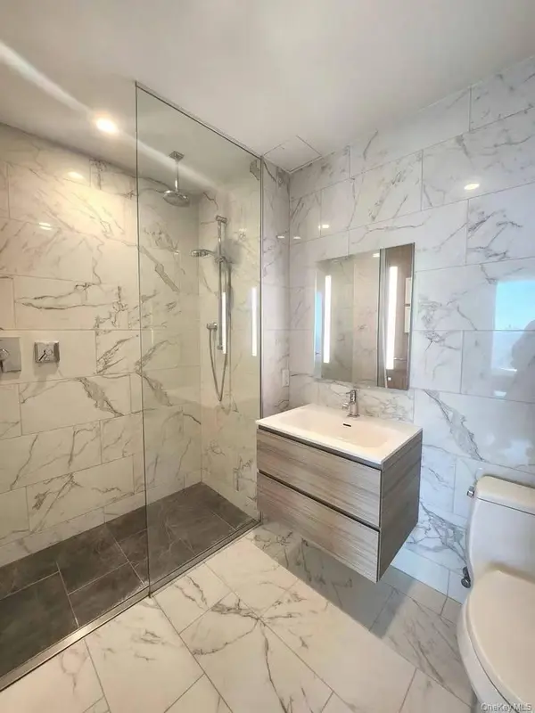131-01 40th RD #19Z, Flushing, NY 11354