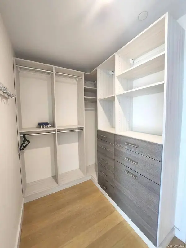 131-01 40th RD #19Z, Flushing, NY 11354