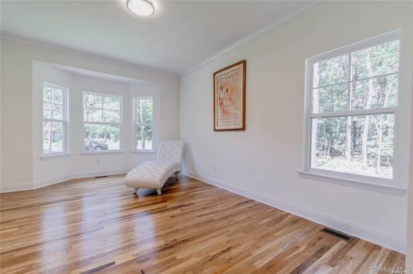 7 9th ST, Center Moriches, NY 11934