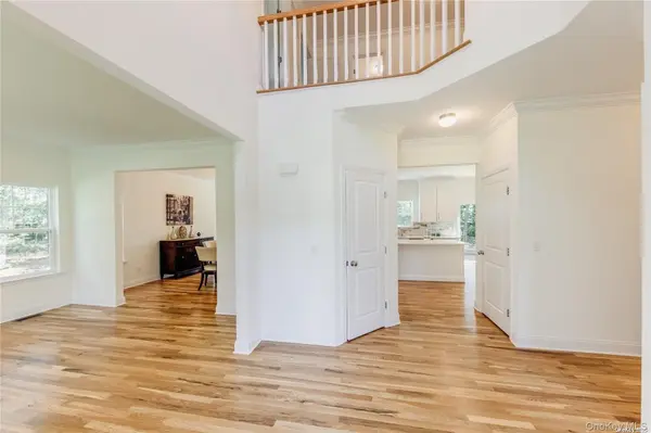 7 9th ST, Center Moriches, NY 11934