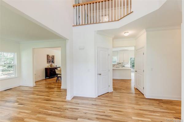 7 9th ST, Center Moriches, NY 11934