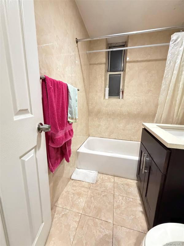 134-39 Blossom Ave #2G, Flushing, NY 11355