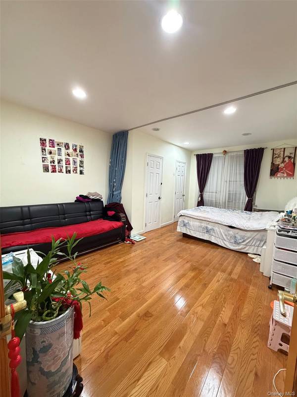 134-39 Blossom Ave #2G, Flushing, NY 11355