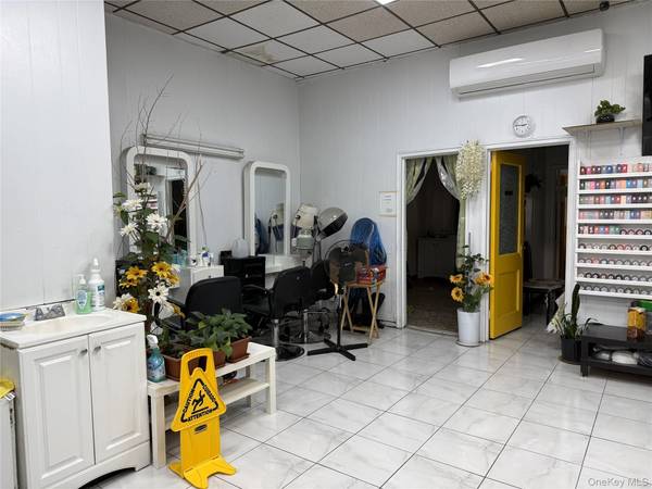 Address not disclosed, Ridgewood, NY 11385