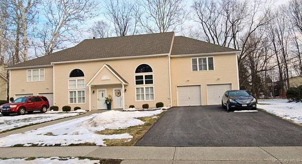 15 Village CV #15, Warwick, NY 10990