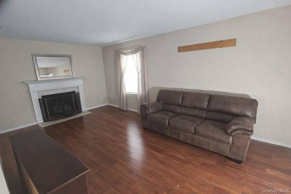 15 Village CV #15, Warwick, NY 10990