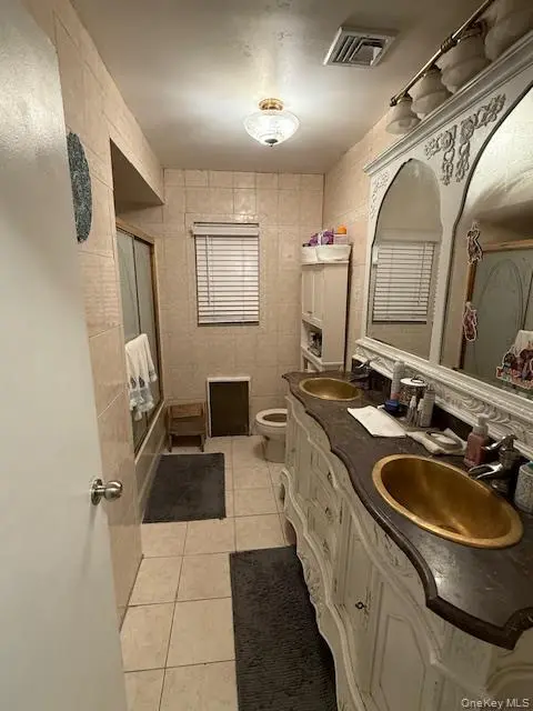692 Woodside DR, Wantagh, NY 11793