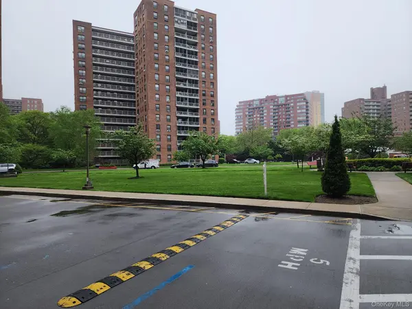 61-35 N 98th ST #St-G, Rego Park, NY 11374
