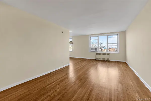 209-80 18 AVE #6D, Bayside, NY 11360