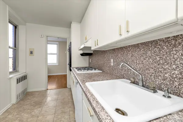 209-80 18 AVE #6D, Bayside, NY 11360