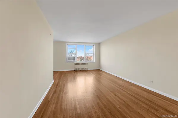209-80 18 AVE #6D, Bayside, NY 11360