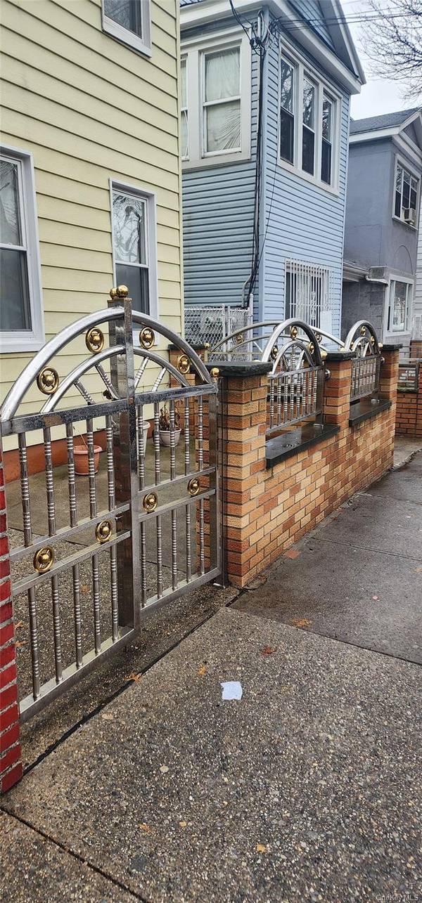 9844 Corona AVE, Corona, NY 11368