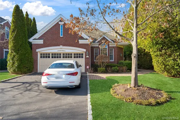 23 Hathaway LN, Manhasset, NY 11030