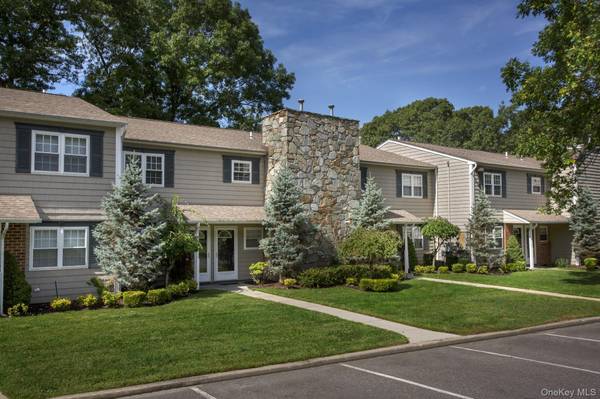 465 Lake Pointe CT #465, Middle Island, NY 11953
