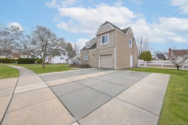 100 Morris Pkwy, Valley Stream, NY 11580