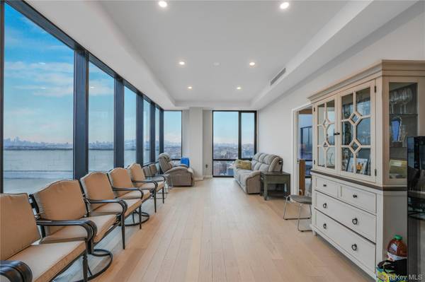 88-08 Justice AVE #PH-C, Elmhurst, NY 11373