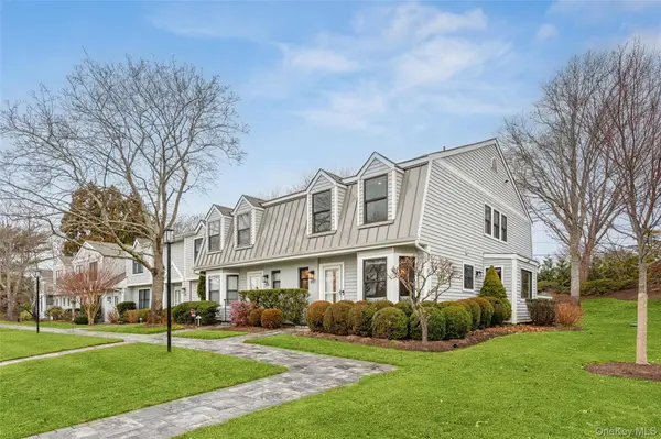 50 Hubbard LN #117, Southampton, NY 11968