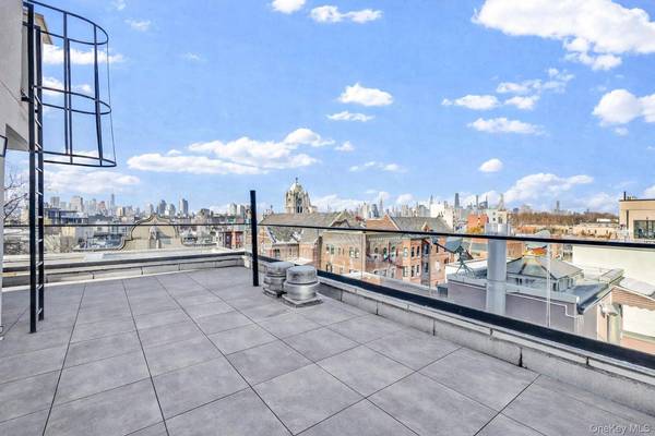 18 Monitor ST, Brooklyn, NY 11222