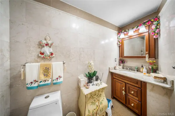 5351 63rd ST, Maspeth, NY 11378