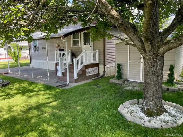128 Brittany TER #128, New Windsor, NY 12575