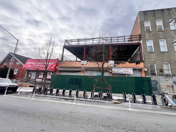 65-06/10/12 60th Place, Ridgewood, NY 11385