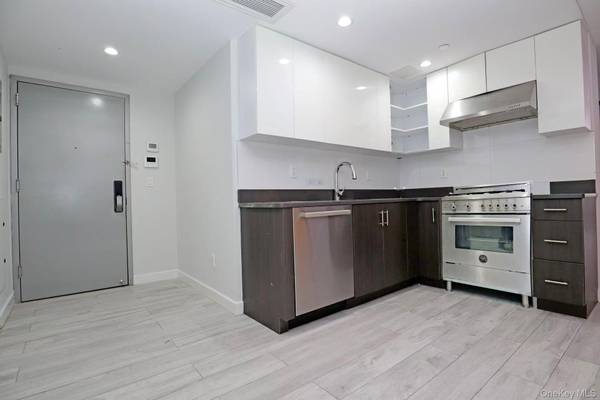 15815 Union TPKE #3F, Fresh Meadows, NY 11366