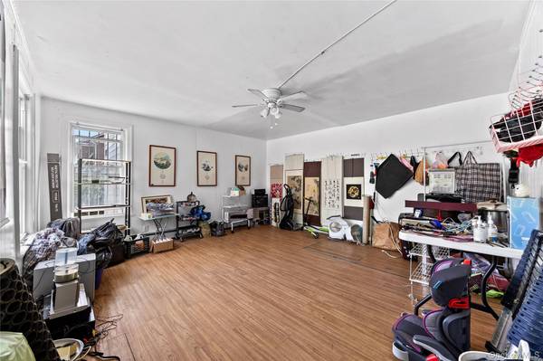 52-06 Bowne ST, Flushing, NY 11355