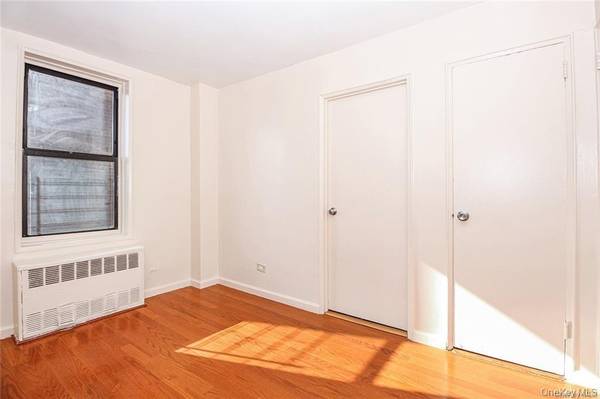3531 Bronxwood AVE #1G, Bronx, NY 10469