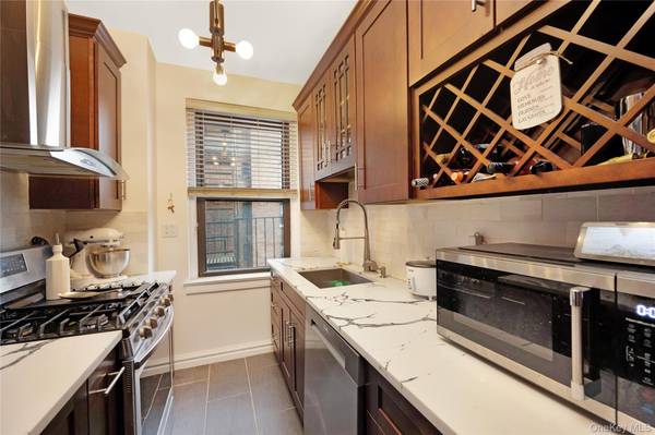 7716 Austin Street #2K, Forest Hills, NY 11375