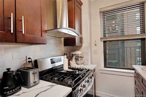 7716 Austin Street #2K, Forest Hills, NY 11375