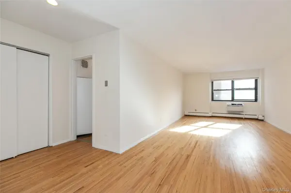 25 PARK PL #2G, Great Neck, NY 11021