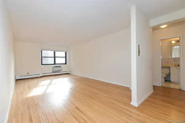 25 PARK PL #2G, Great Neck, NY 11021