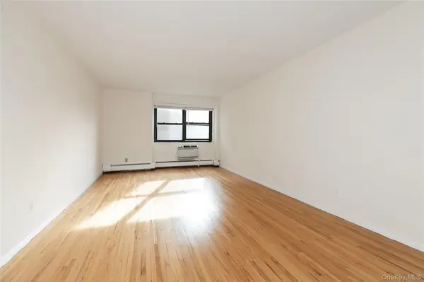 25 PARK PL #2G, Great Neck, NY 11021