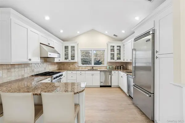 122 Beach RD, Westhampton Beach, NY 11978