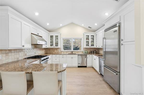 122 Beach RD, Westhampton Beach, NY 11978