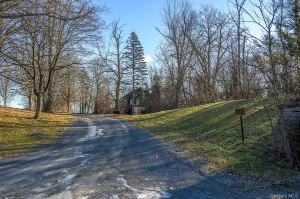 91 Scheller Park RD, West Coxsackie, NY 12192