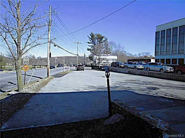 1952 Commerce ST, Yorktown Heights, NY 10598