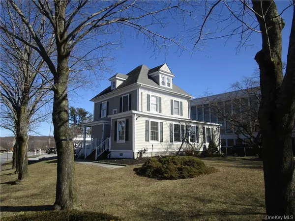 1952 Commerce ST, Yorktown Heights, NY 10598
