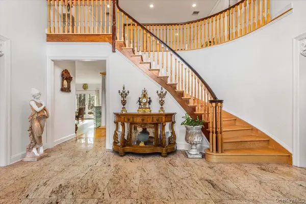 3 Vandalay CT, Scarsdale, NY 10583