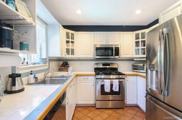 270 N Sea DR, Southold, NY 11971