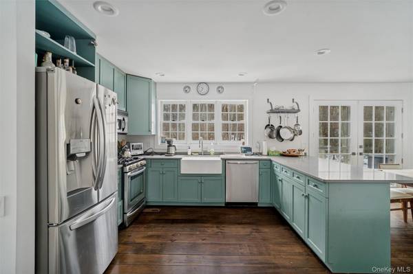 1008 Middle Line Hwy, Sag Harbor, NY 11963
