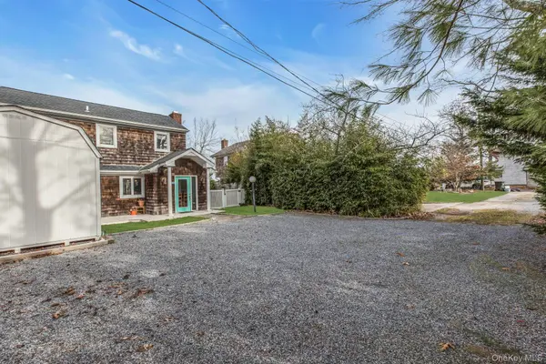 53 W End AVE, East Quogue, NY 11942
