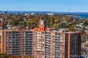 220-55 46th AVE #7S, Bayside, NY 11361