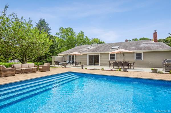 215 Northfield LN, Southold, NY 11971