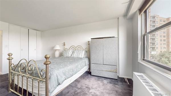 6120 Grand Central Pkwy #A704, Forest Hills, NY 11375