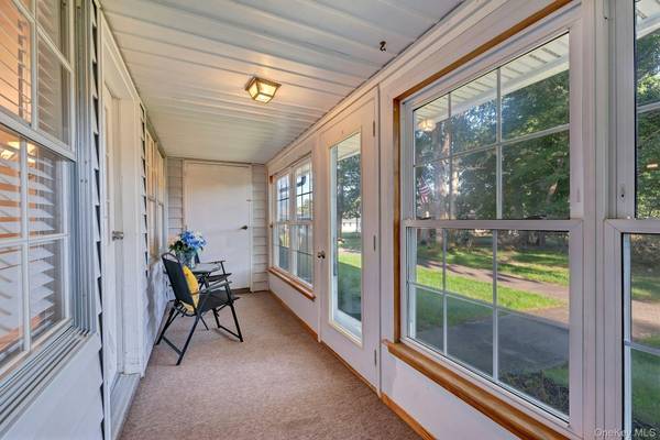 164 Falmouth CT #E, Ridge, NY 11961