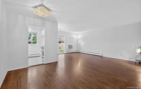 1 Toms Point LN #6J, Port Washington, NY 11050