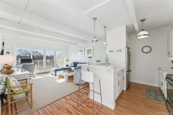 35 Library AVE #3L, Westhampton Beach, NY 11978